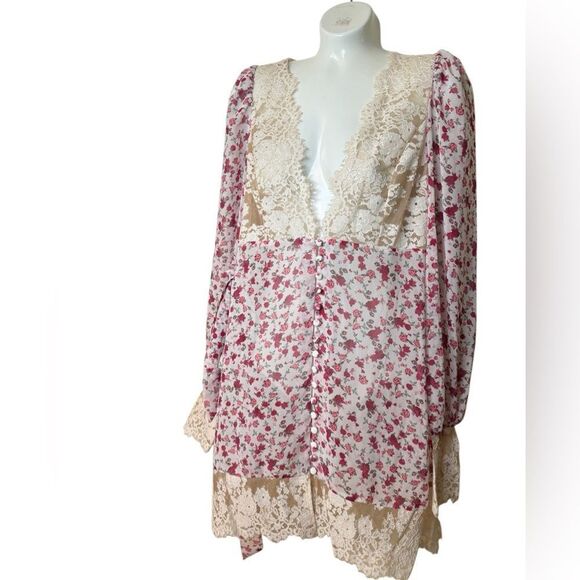 NWOT For Love & Lemons Floral Melrose Robe - Picture 3 of 12